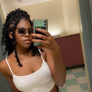 Meet your Posher, Ashley